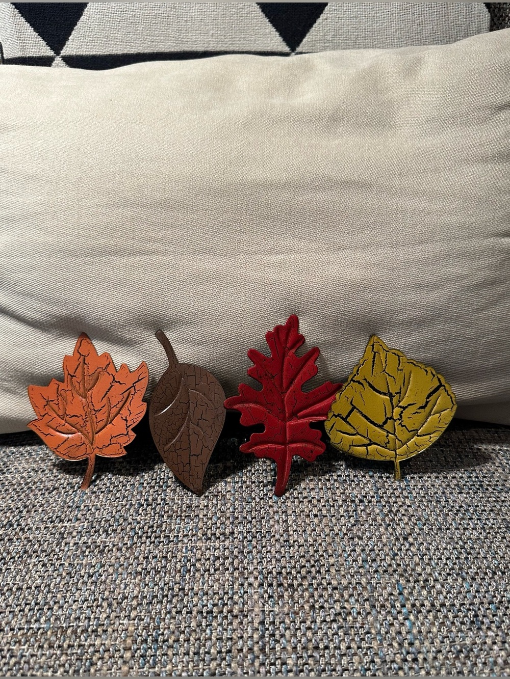 Metal • set of four Fall napkin rings • leaves